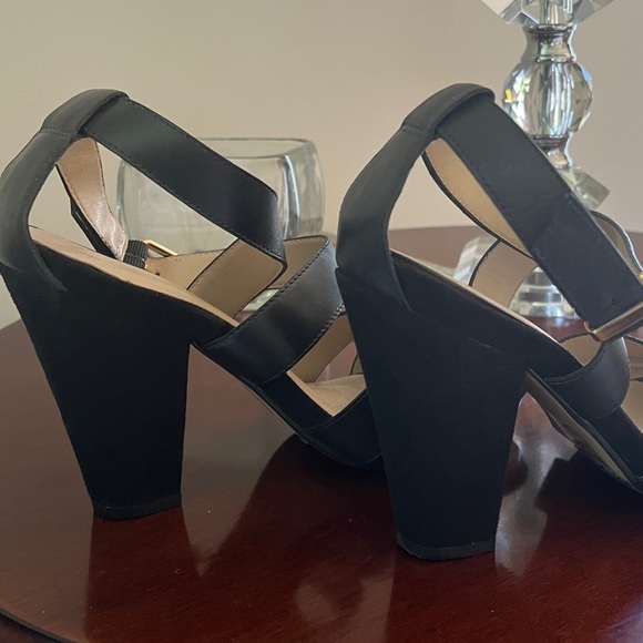 Aldo Black High-Heel Shoe. Size 7.5 - Picture 5 of 10